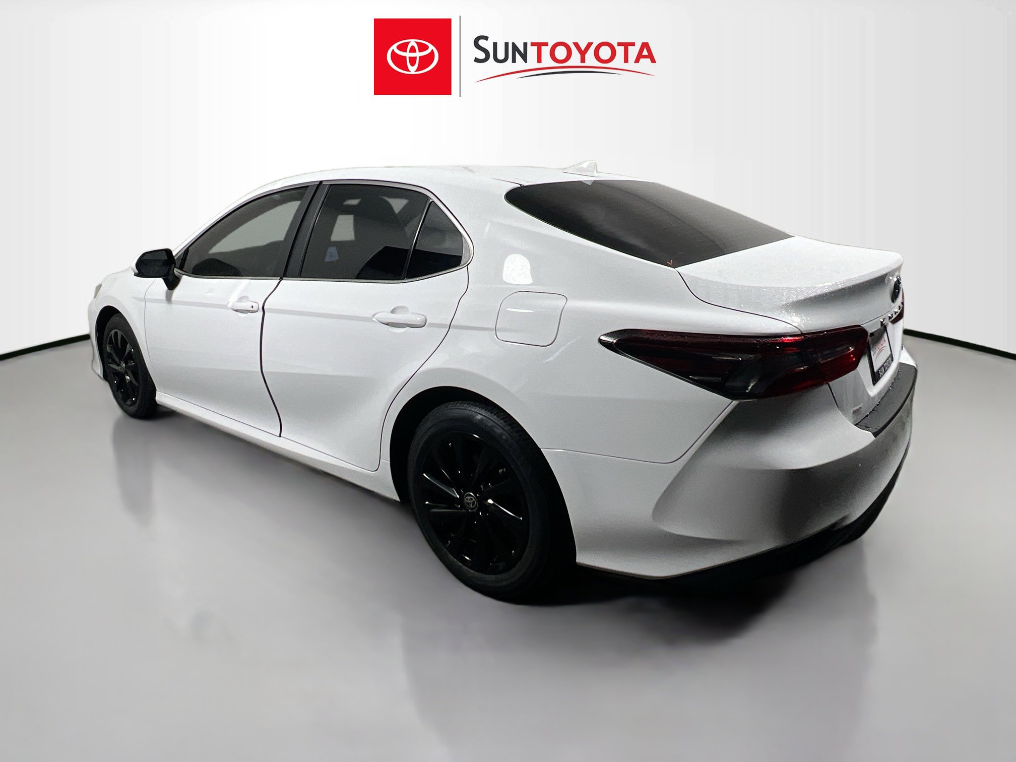 Used 2023 Toyota Camry LE image 6