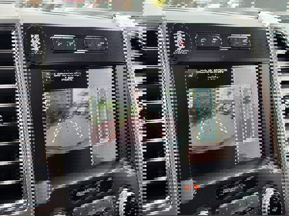 Used 2015 Ford F150 Platinum w/ Equipment Group 701A Luxury image 40