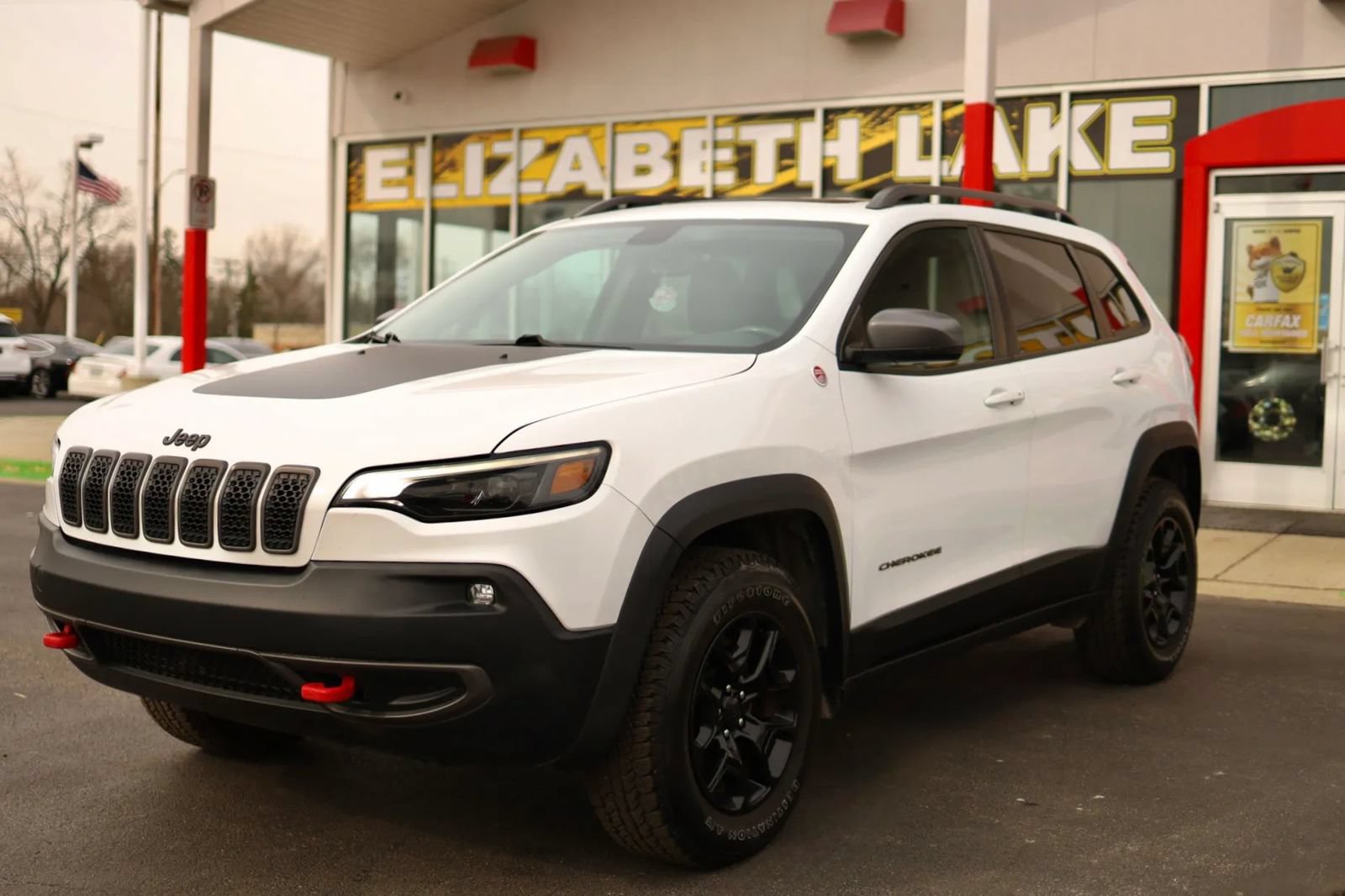 Used 2019 Jeep Cherokee Trailhawk AWD/4WD image 1