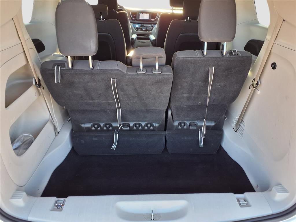 Used 2023 Chrysler Voyager LX image 28