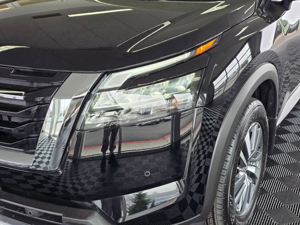 Used 2025 Nissan Pathfinder SL image 10