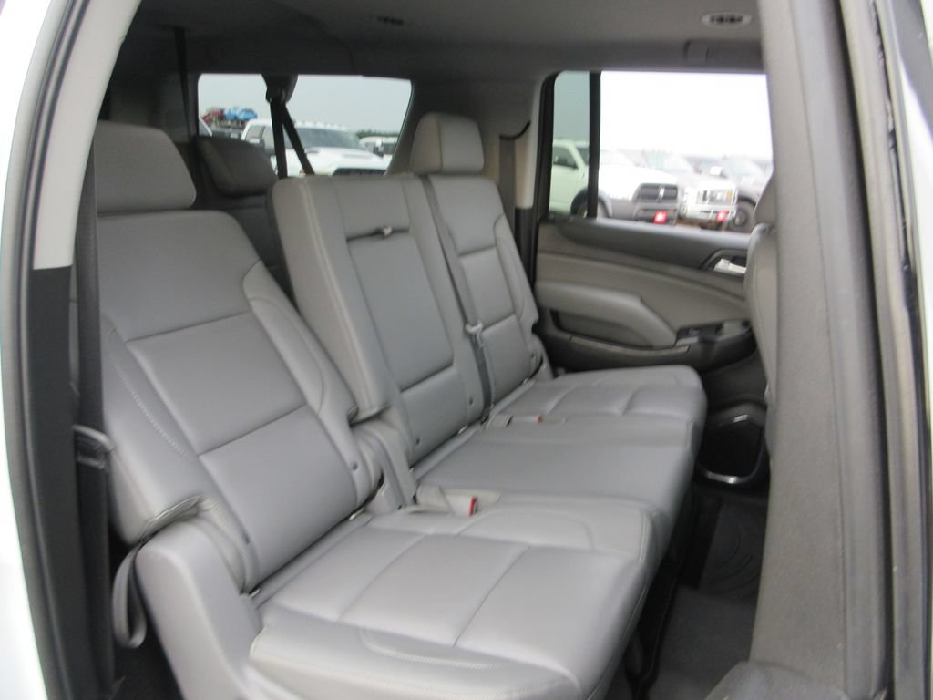 Used 2018 Chevrolet Suburban LT RWD image 25