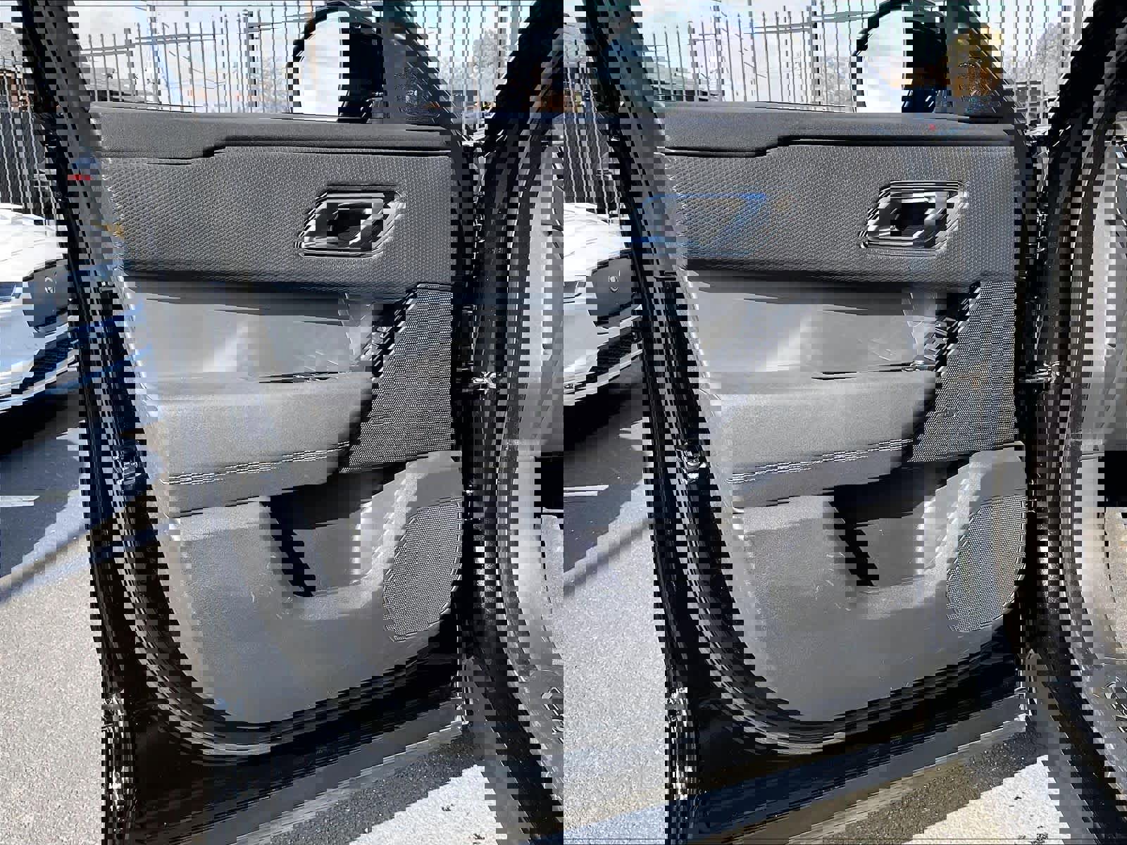 Used 2023 Land Rover Range Rover Velar R-Dynamic S image 24