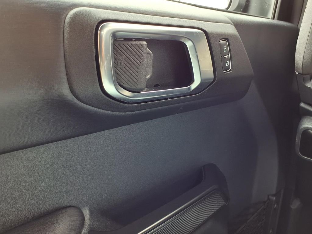Used 2025 Ford Bronco Outer Banks AWD/4WD image 21