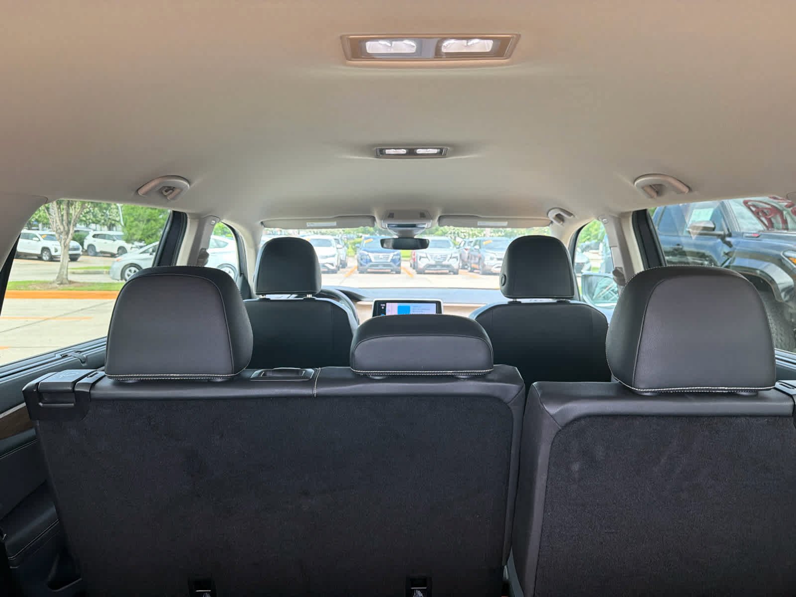 Used 2025 Volkswagen Atlas SE FWD image 34