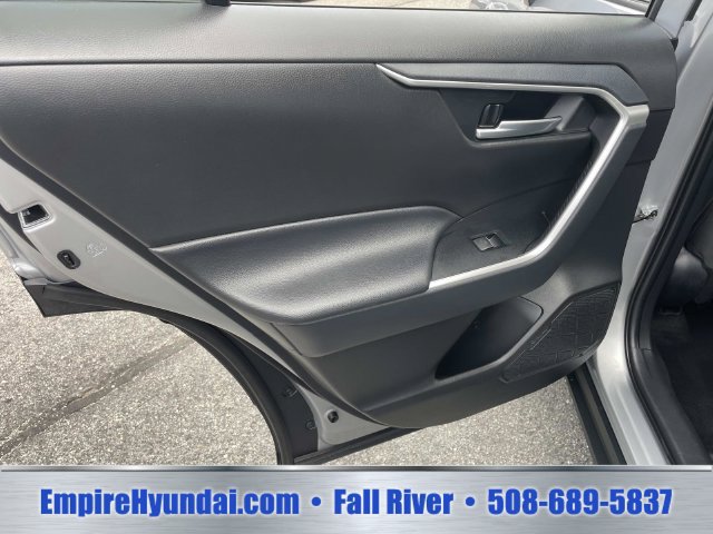 Used 2025 Toyota RAV4 XLE AWD/4WD image 16
