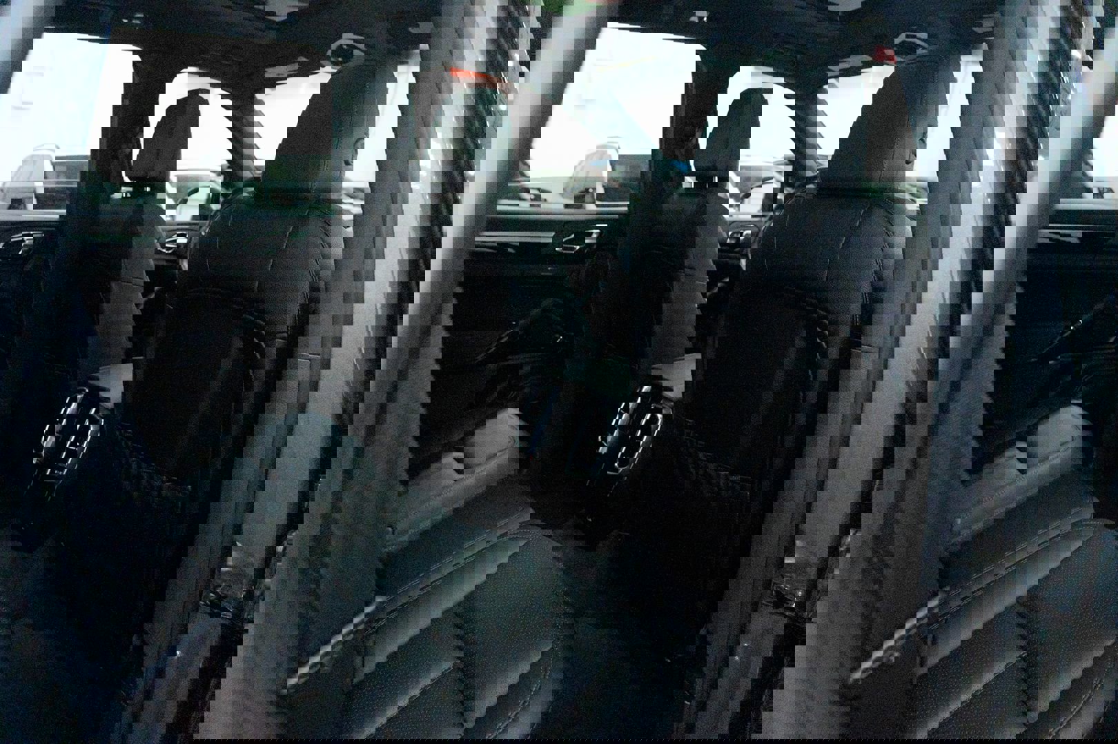 Used 2016 Porsche Cayenne image 33