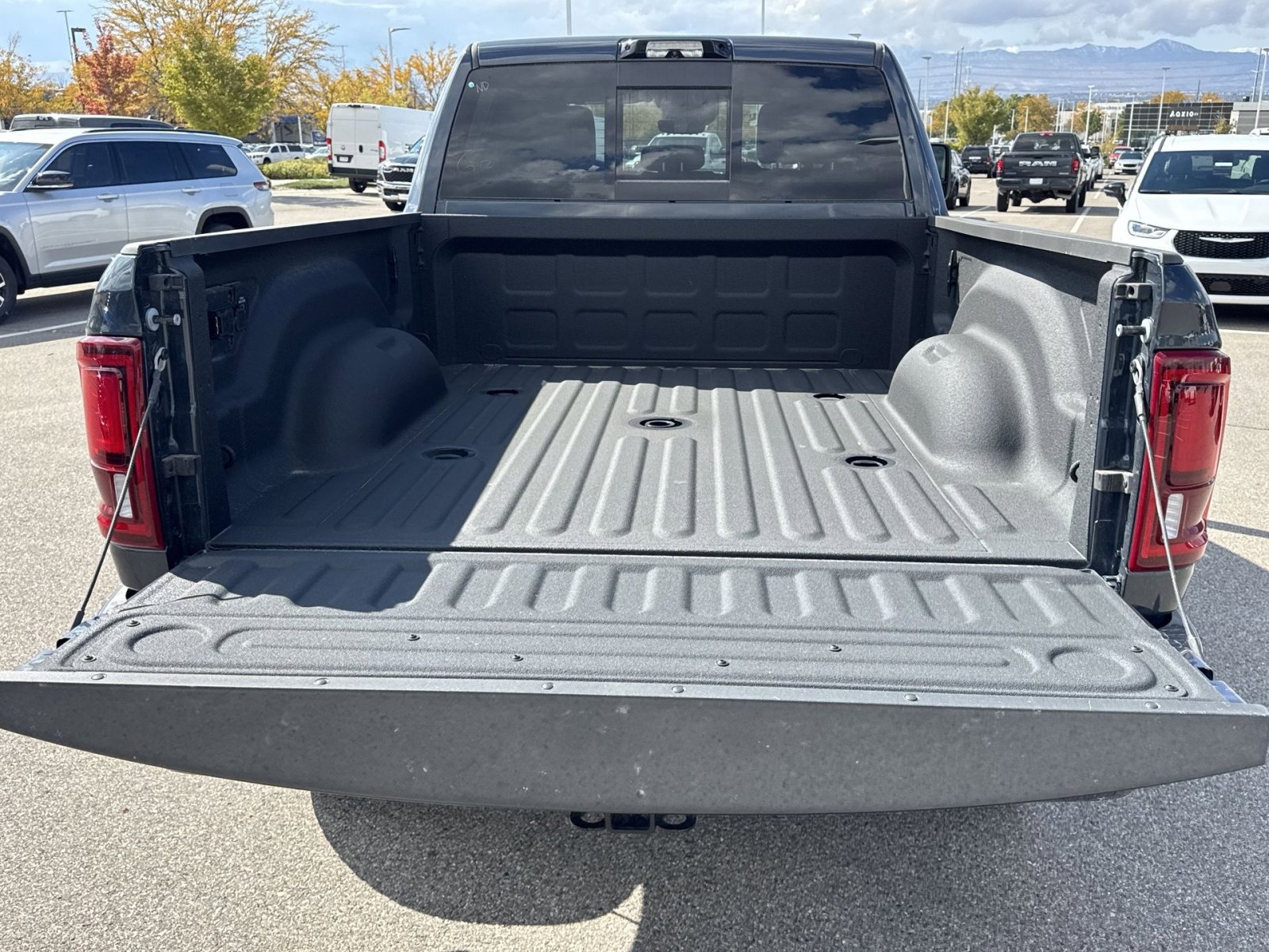 New 2025 RAM 2500 Laramie w/ Night Edition AWD/4WD image 32