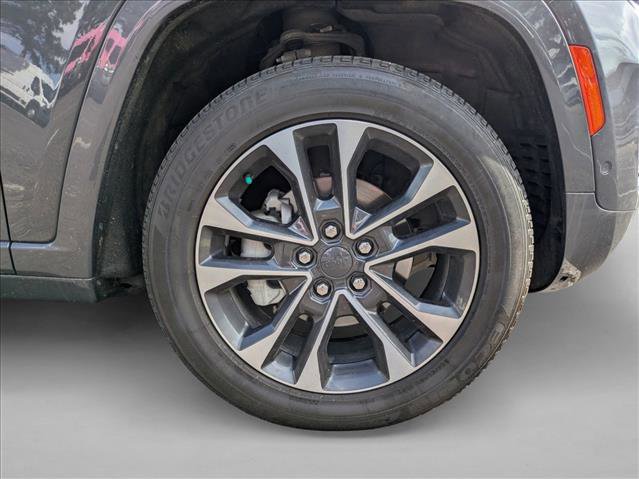 Used 2023 Jeep Grand Cherokee Overland w/ Luxury Tech Group IV AWD/4WD image 22