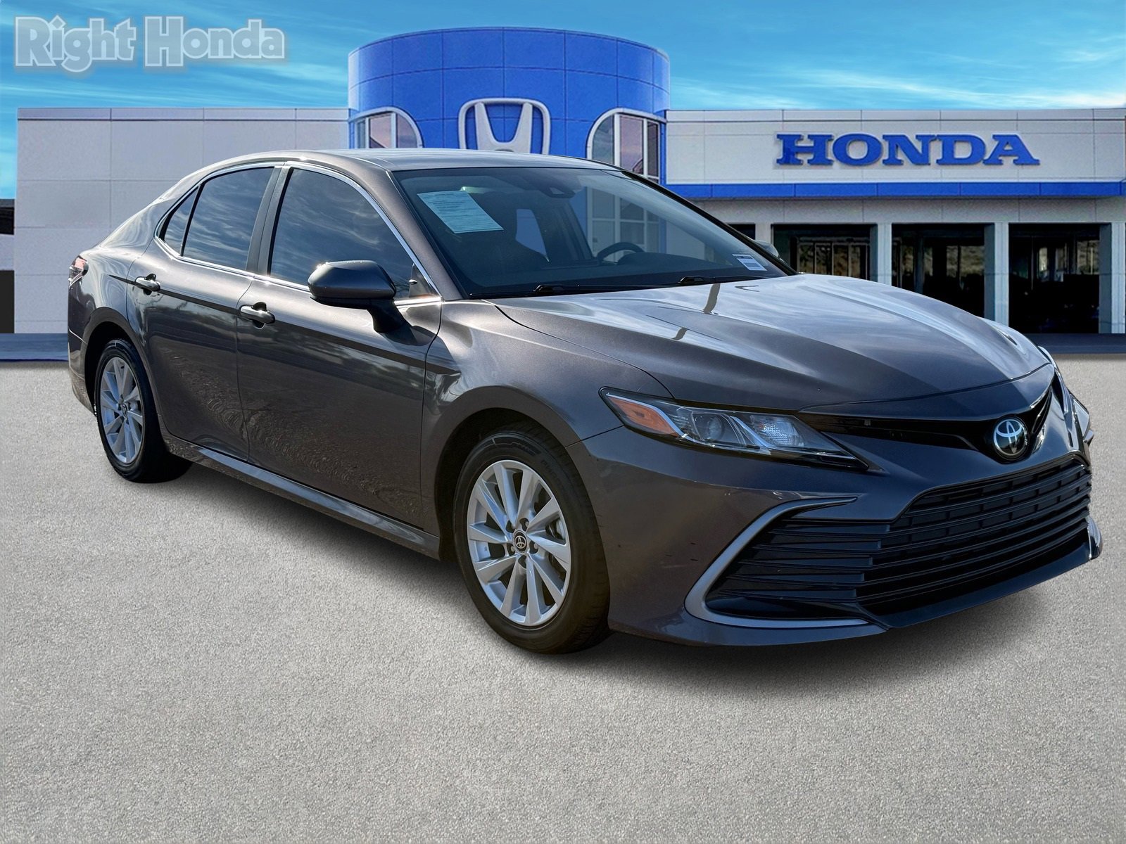 Used 2023 Toyota Camry LE image 9