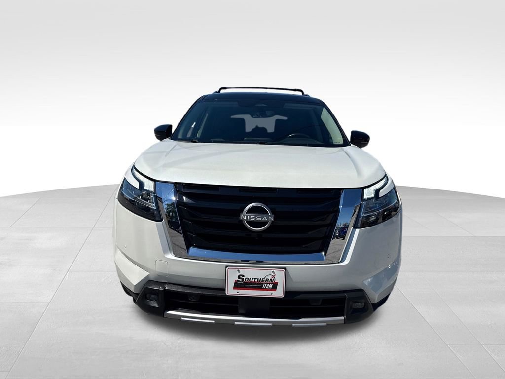 Used 2023 Nissan Pathfinder SL AWD/4WD image 9