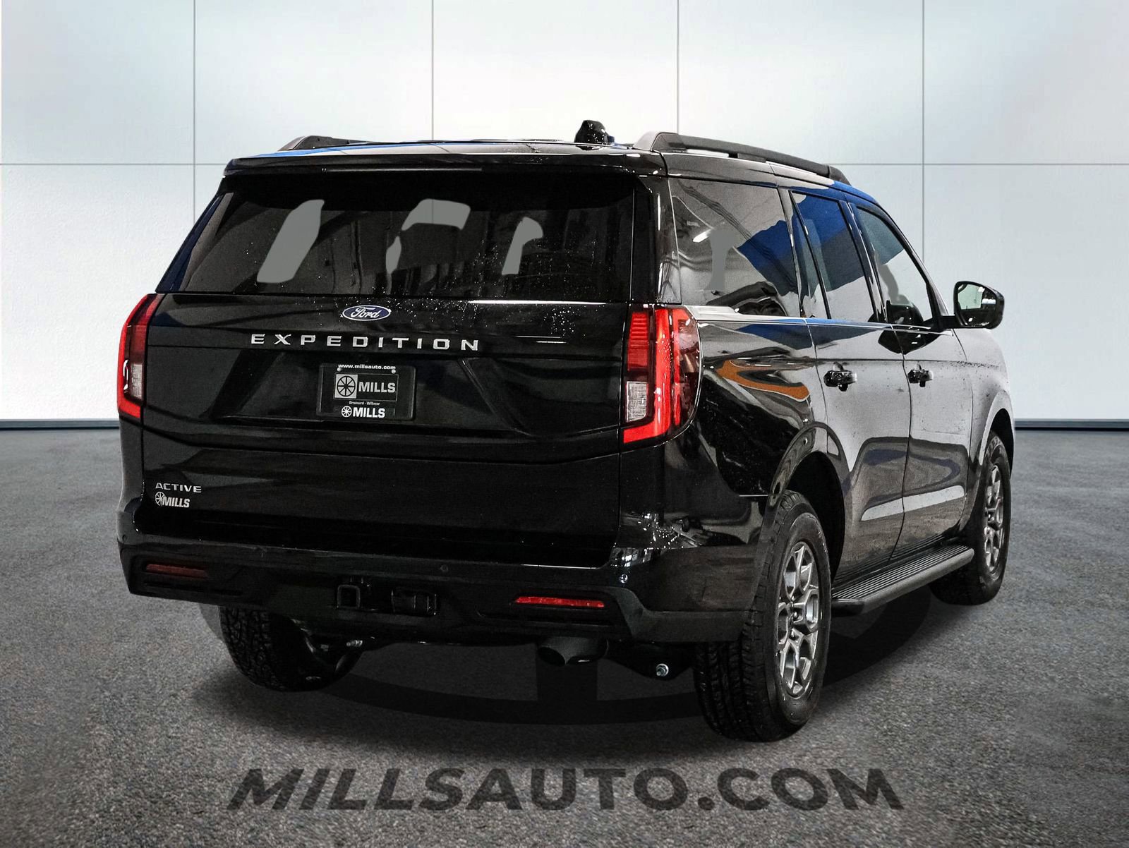 Certified 2025 Ford Expedition Active image 7