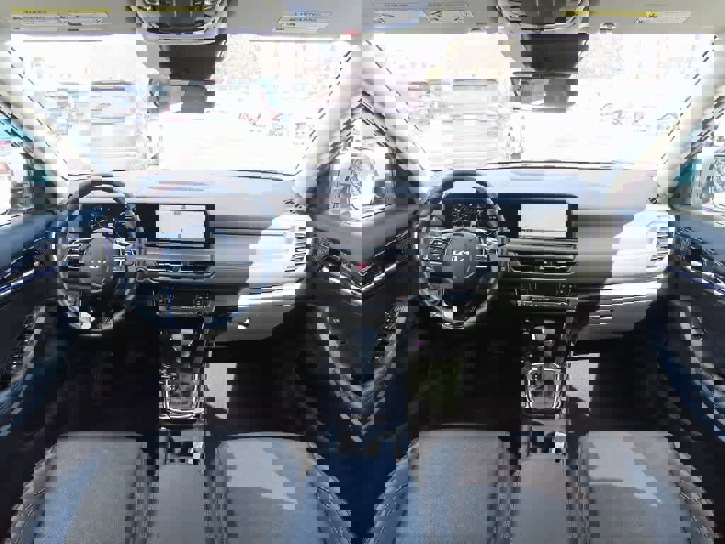 Used 2025 Kia Seltos EX image 18
