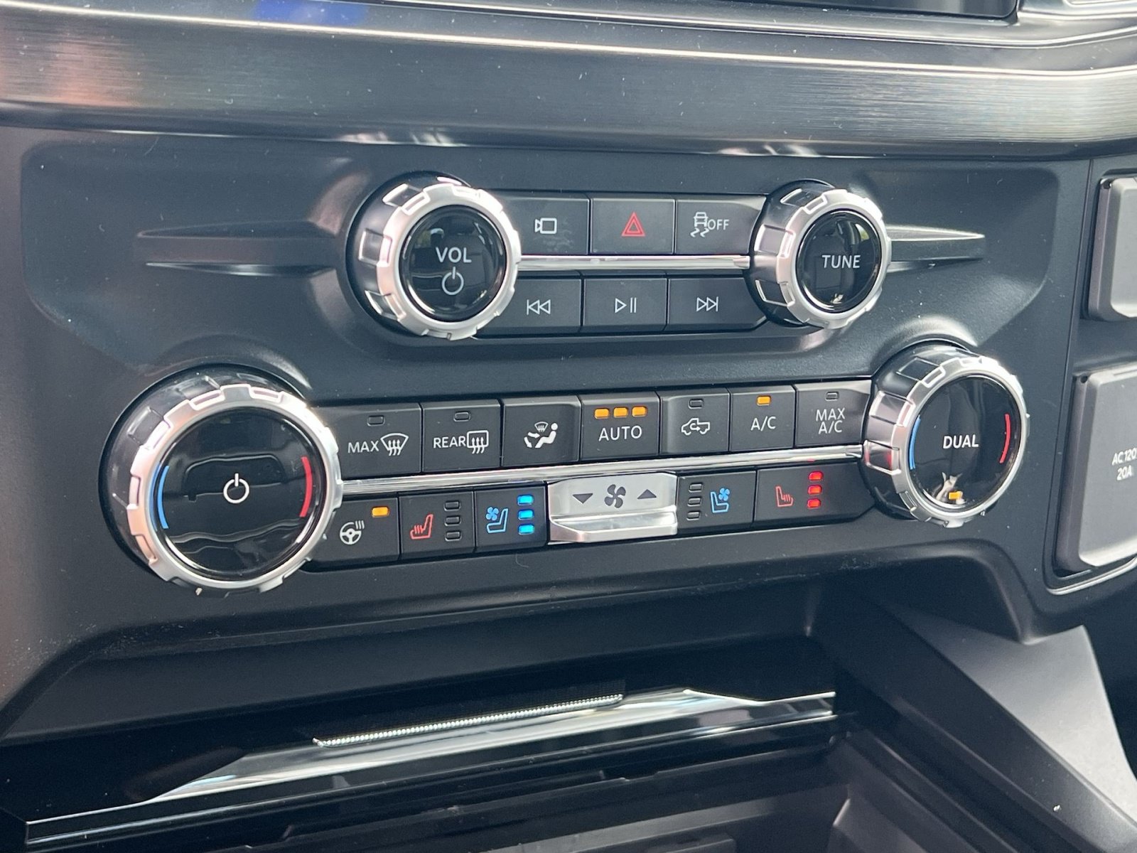 New 2027 Ford F250 Lariat w/ FX4 Off-Road Package AWD/4WD image 21