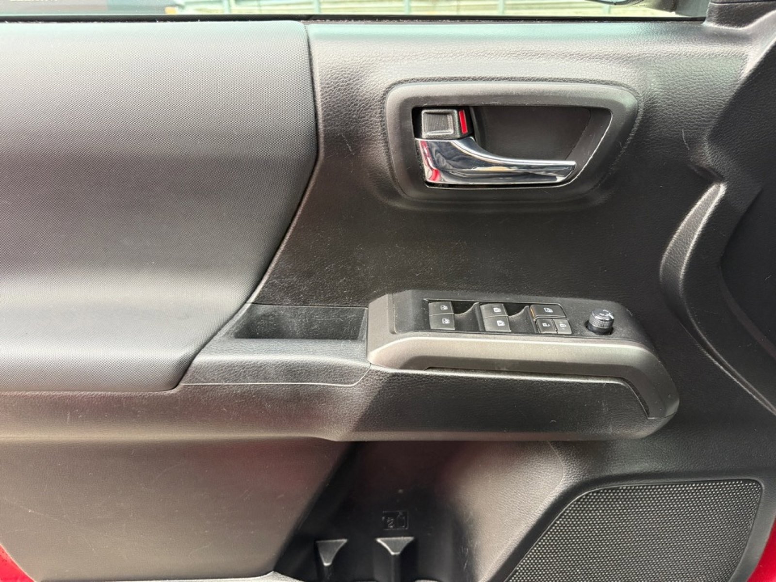 Used 2022 Toyota Tacoma TRD Off-Road RWD image 32