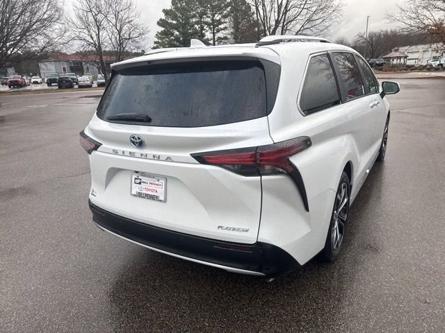 Used 2025 Toyota Sienna Platinum image 5