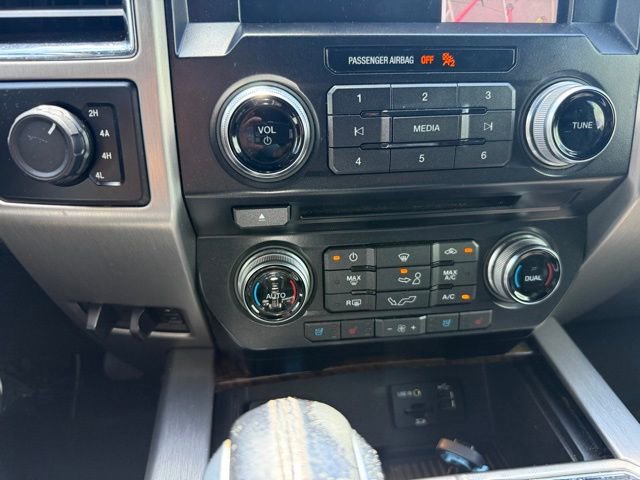 Used 2015 Ford F150 Platinum w/ Equipment Group 701A Luxury AWD/4WD image 25