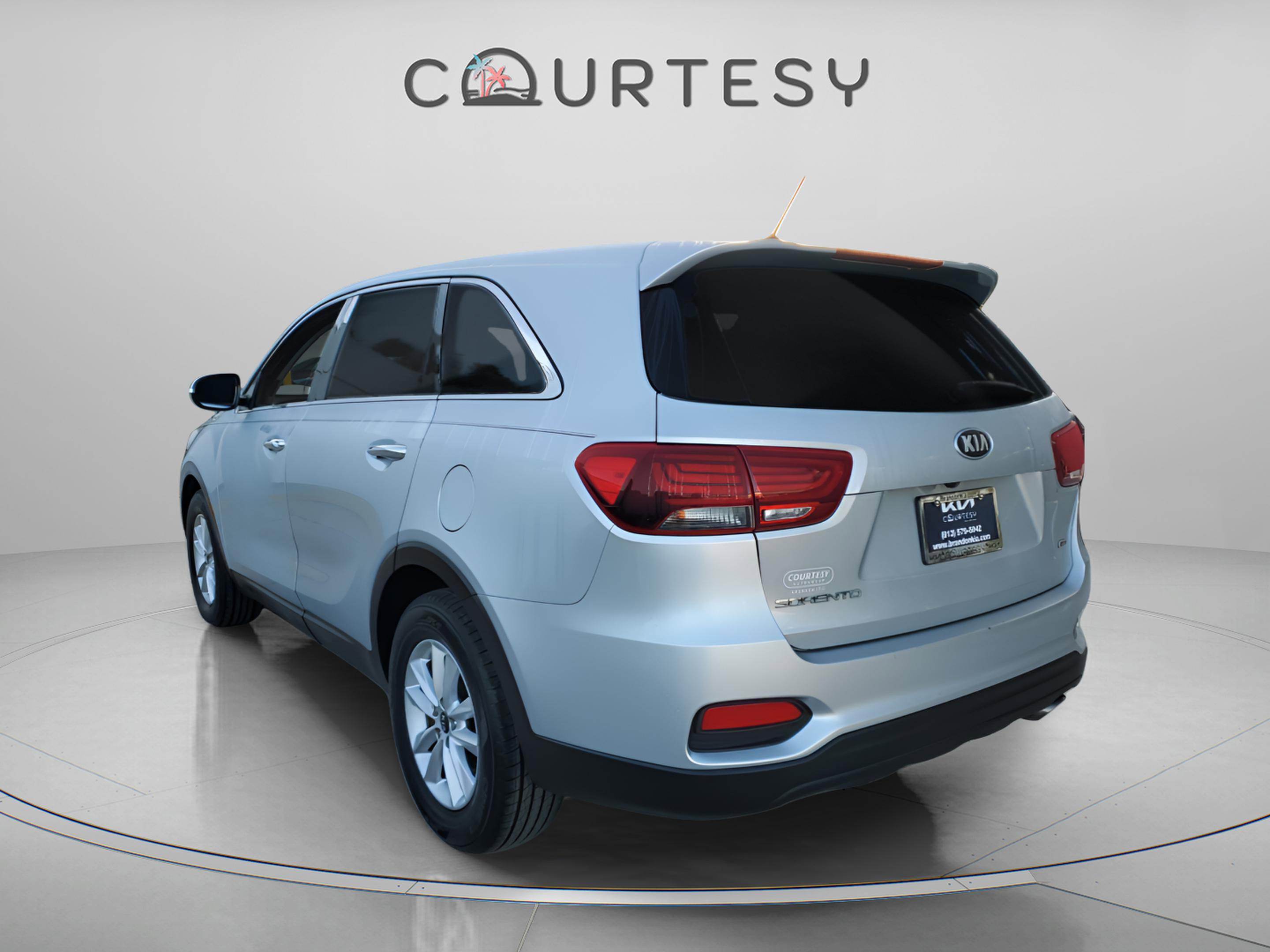 Certified 2019 Kia Sorento L image 2