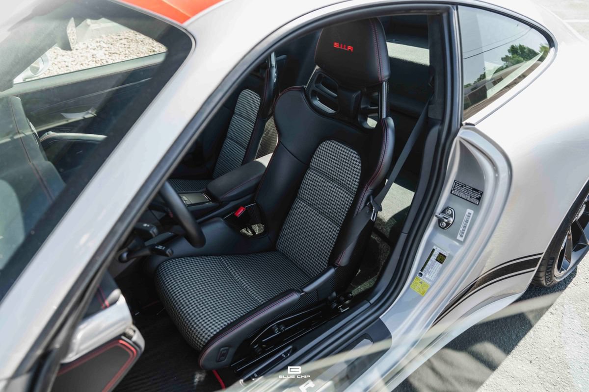 Used 2016 Porsche 911 R RWD image 35