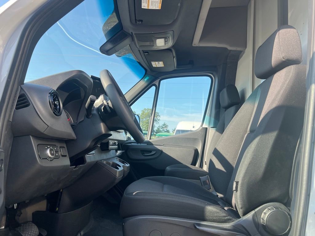 Used 2024 Mercedes-Benz Sprinter 4500 image 14