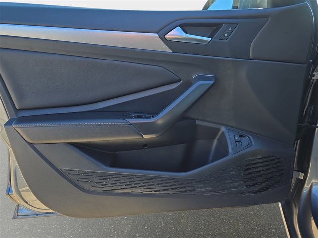 Used 2022 Volkswagen Jetta SE image 29