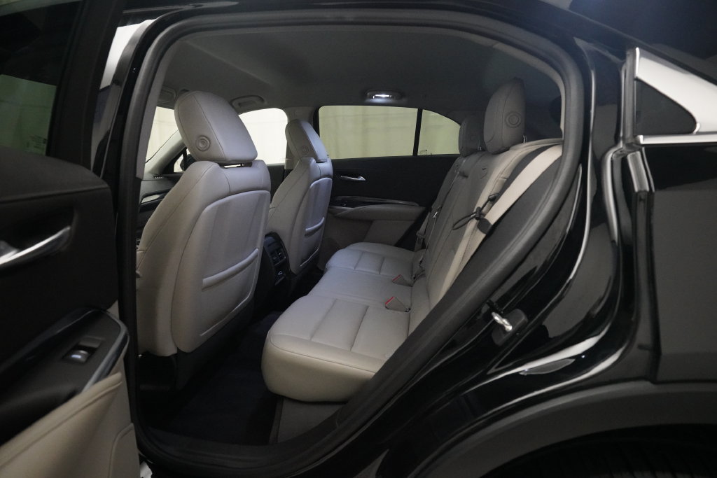 Used 2020 Cadillac XT4 Luxury w/ Cold Weather Package AWD/4WD image 15