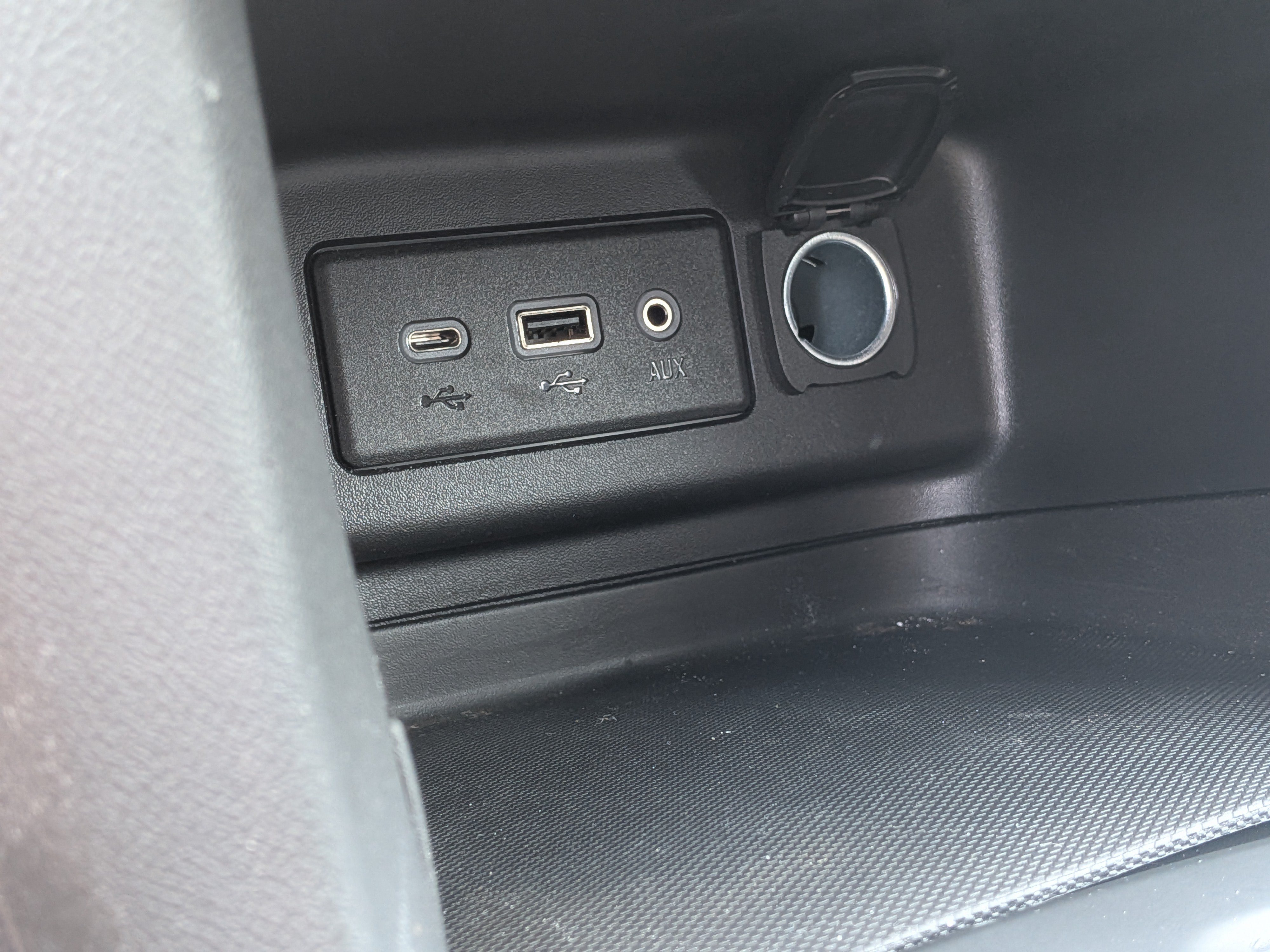 Used 2024 Chevrolet Equinox LT FWD image 31