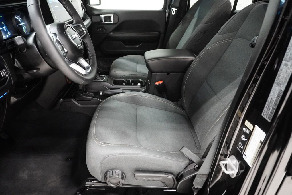 Certified 2025 Jeep Wrangler Unlimited Sahara w/ Safety Group image 13