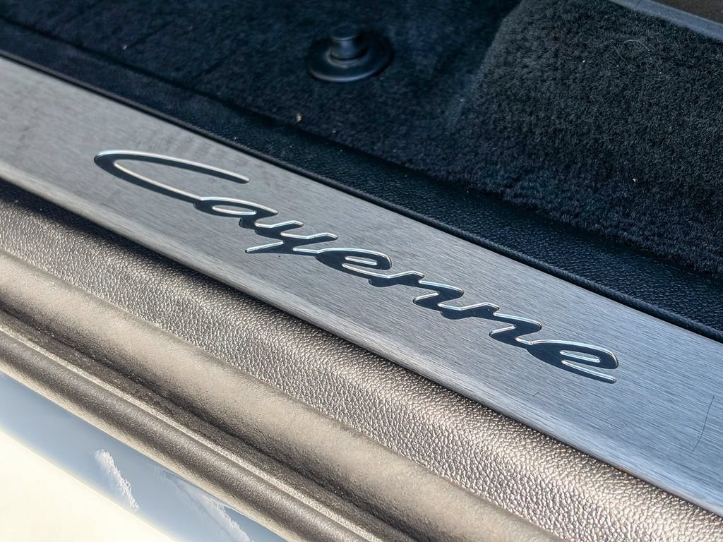 Used 2024 Porsche Cayenne AWD/4WD image 45