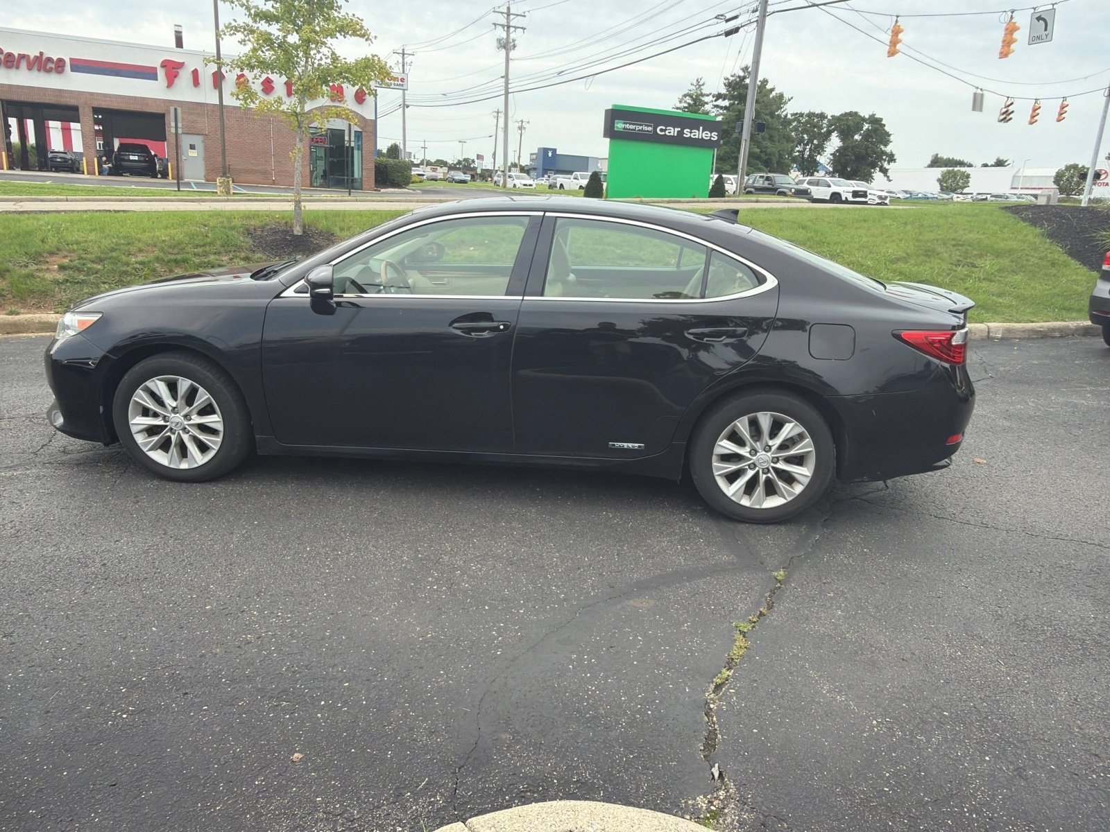 Used 2015 Lexus ES 300h w/ Navigation System Package FWD image 11