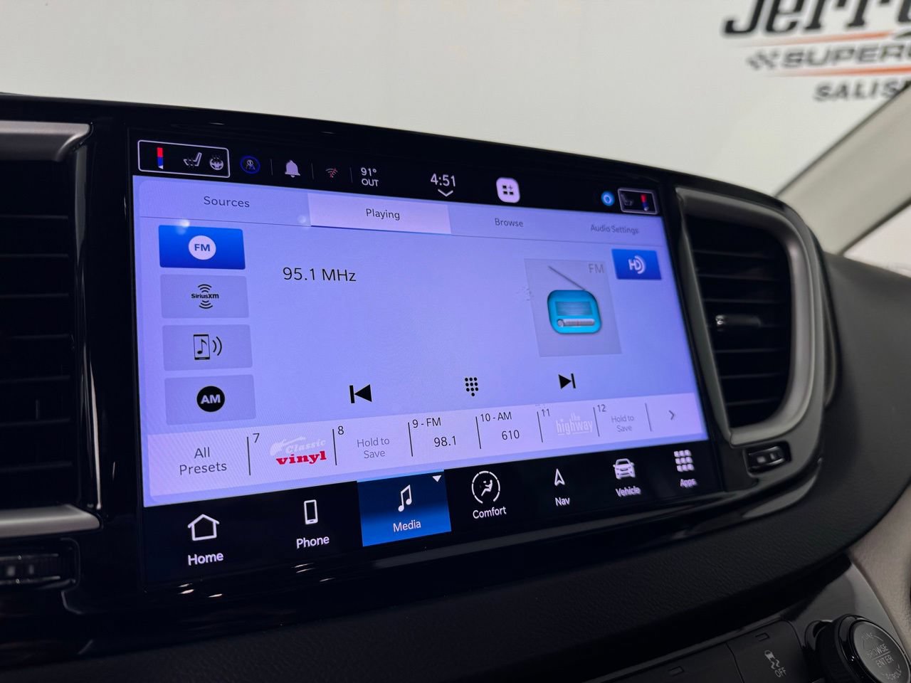 Used 2023 Chrysler Voyager LX FWD image 12