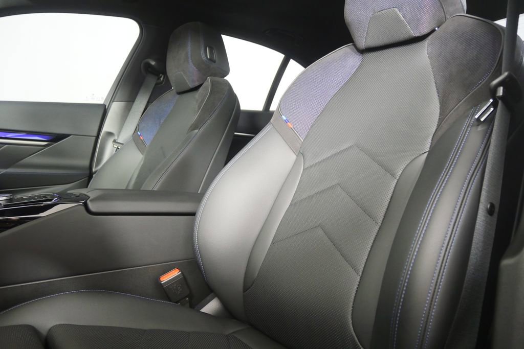 Used 2025 BMW i5 eDrive40i w/ M Sport Package image 10