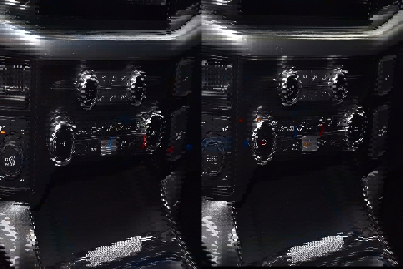 Certified 2023 Ford F150 Lariat w/ Equipment Group 502A High image 29