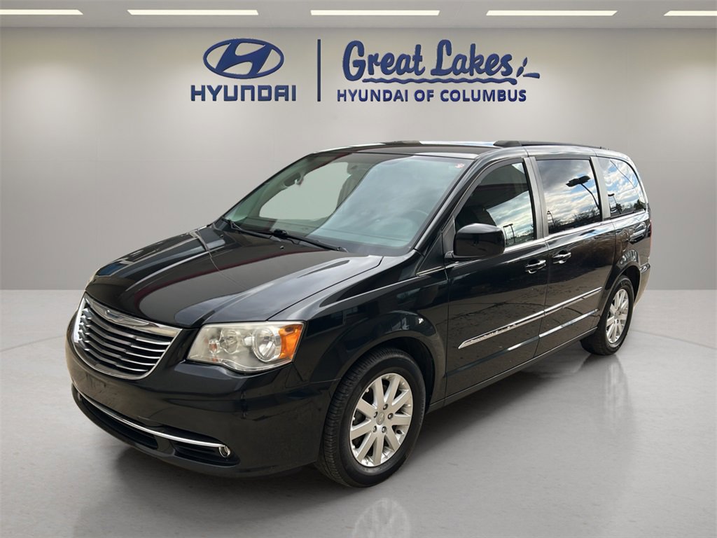 Used 2014 Chrysler Town & Country Touring image 1