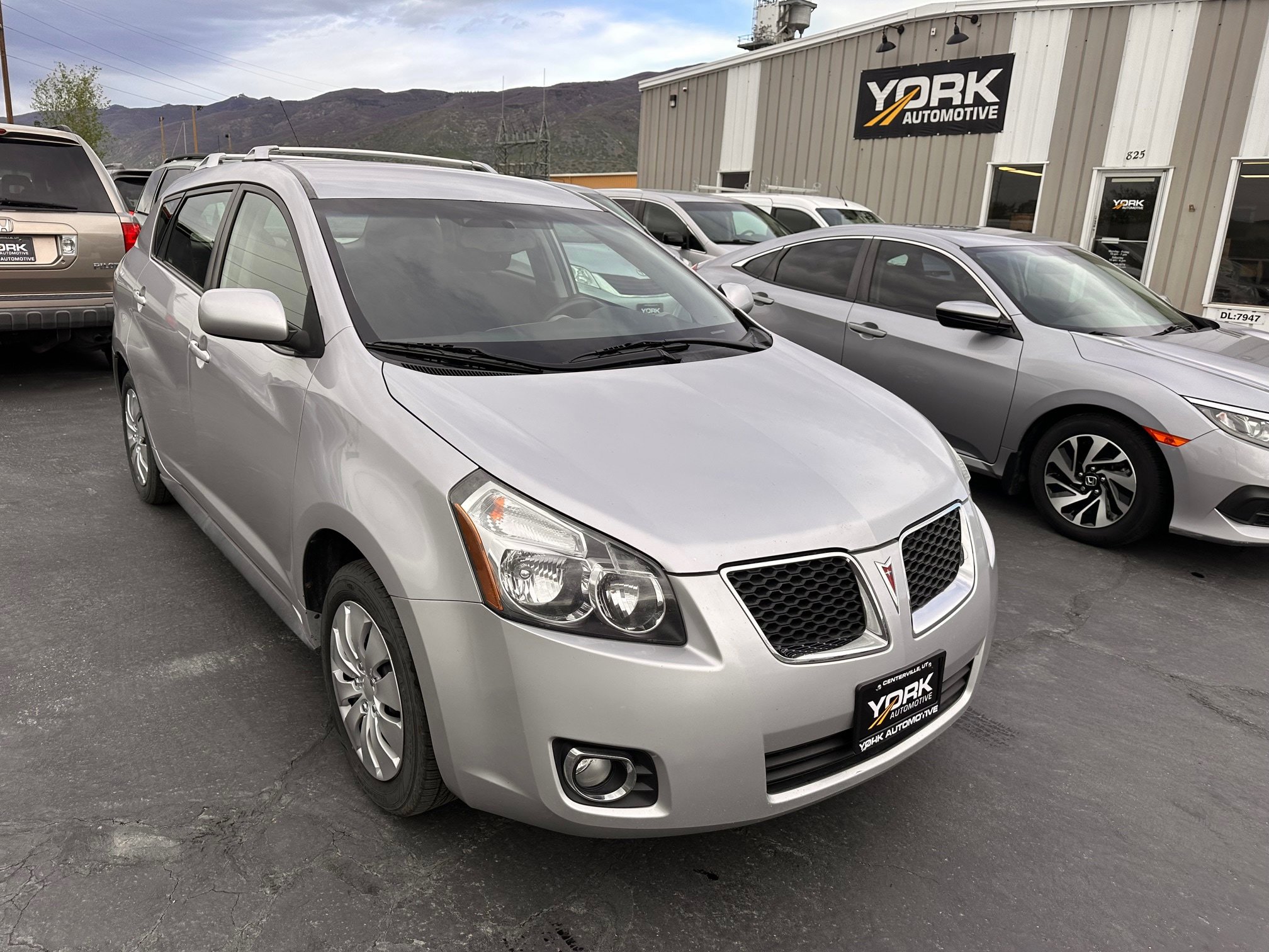 Used 2009 Pontiac Vibe AWD w/ Preferred Package image 1