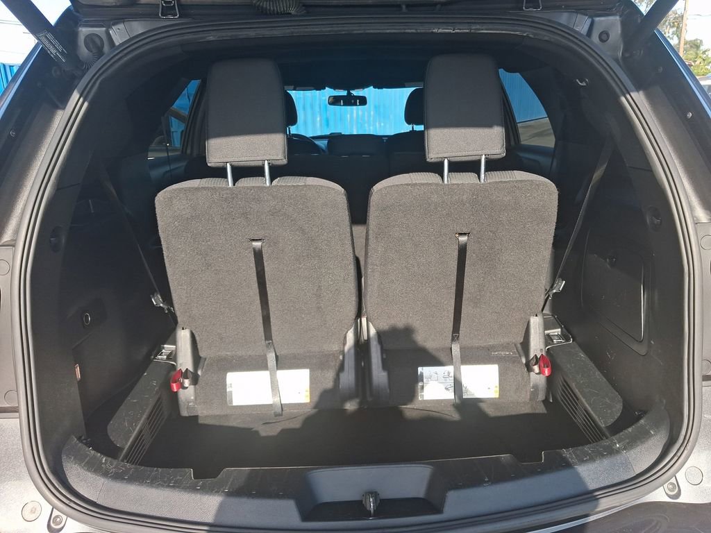 Used 2017 Ford Explorer XLT w/ Equipment Group 201A FWD image 27