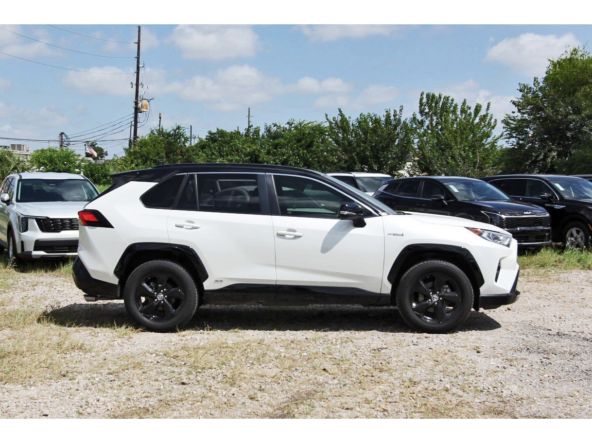 Used 2019 Toyota RAV4 XSE AWD/4WD image 2