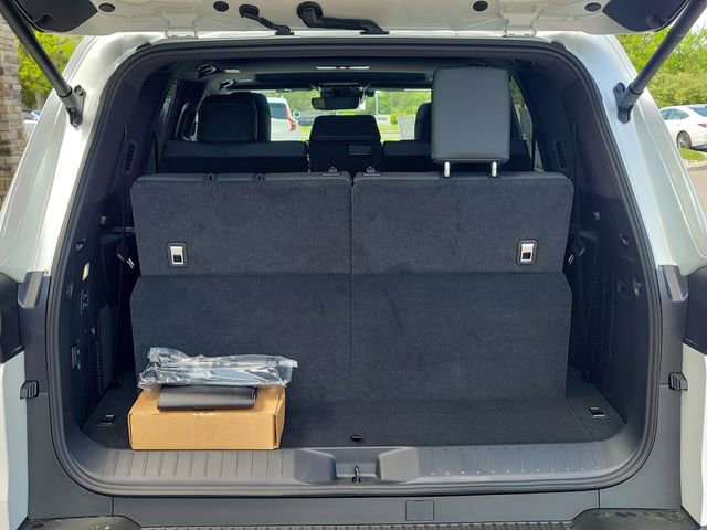 New 2026 Lexus LX 600 4WD w/ Premium Package image 7