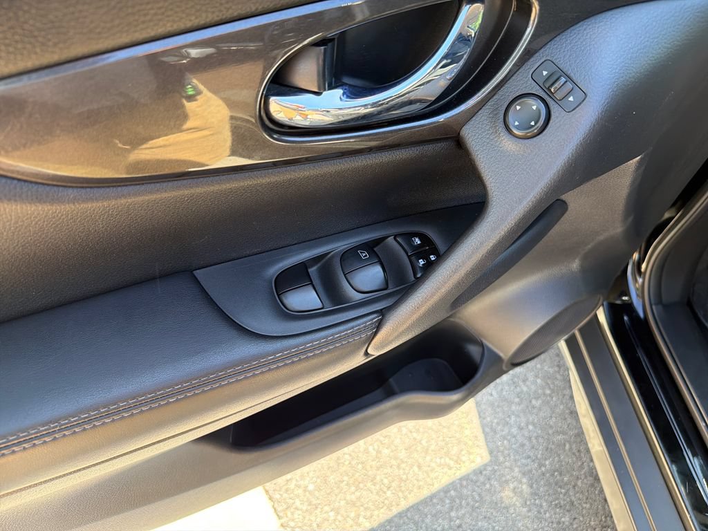 Used 2018 Nissan Rogue S w/ S Value Package FWD image 19