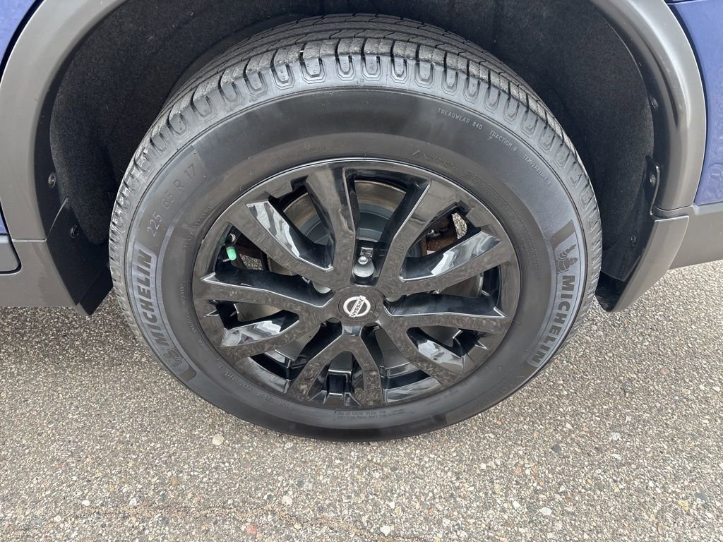 Used 2020 Nissan Rogue SV image 9