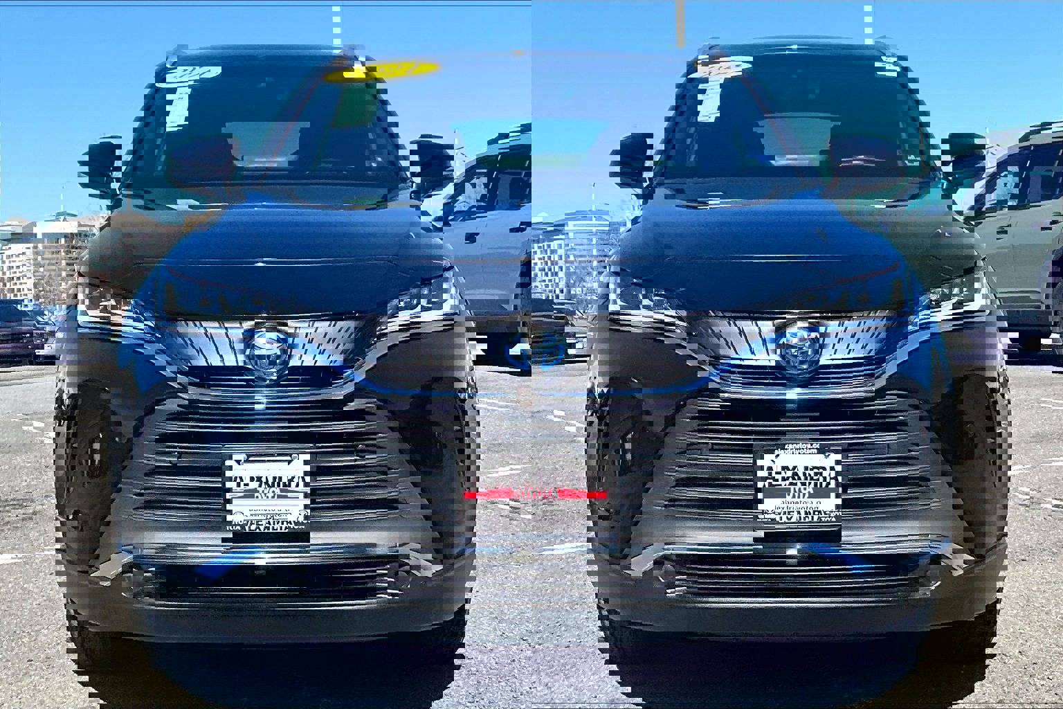 Used 2021 Toyota Venza XLE w/ Softex Package image 3