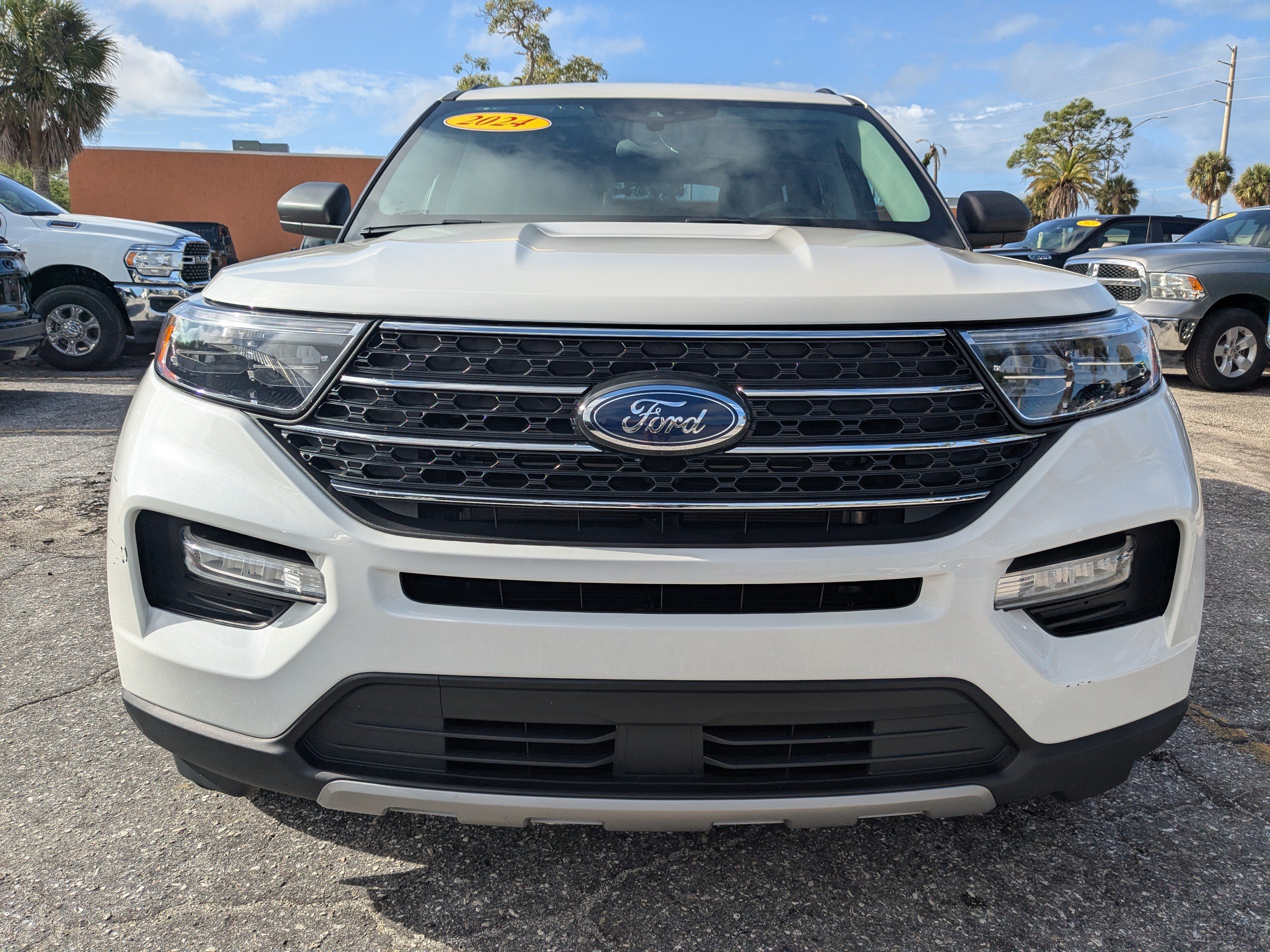 Certified 2024 Ford Explorer XLT w/ Equipment Group 202A AWD/4WD image 9