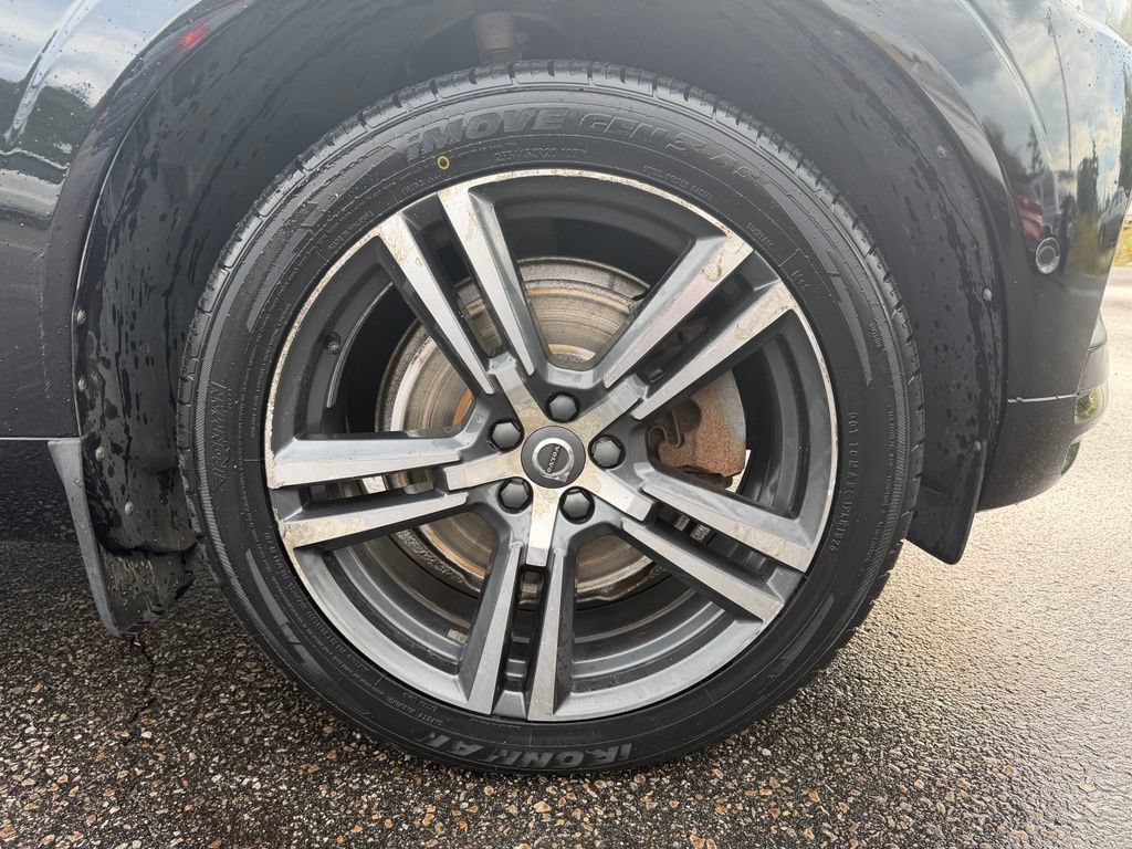 Used 2019 Volvo XC60 T6 Momentum w/ Multimedia Package AWD/4WD image 12