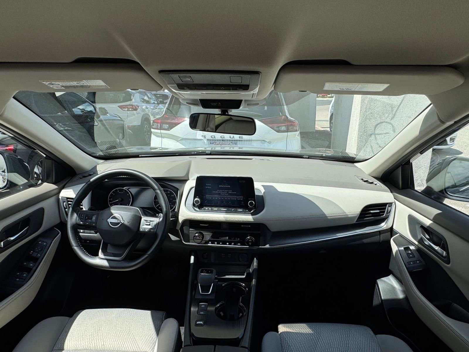 Used 2025 Nissan Rogue SV FWD image 35