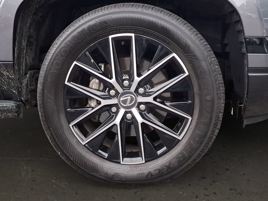 Used 2024 Lexus GX 550 w/ Accessory Package (2T) AWD/4WD image 9