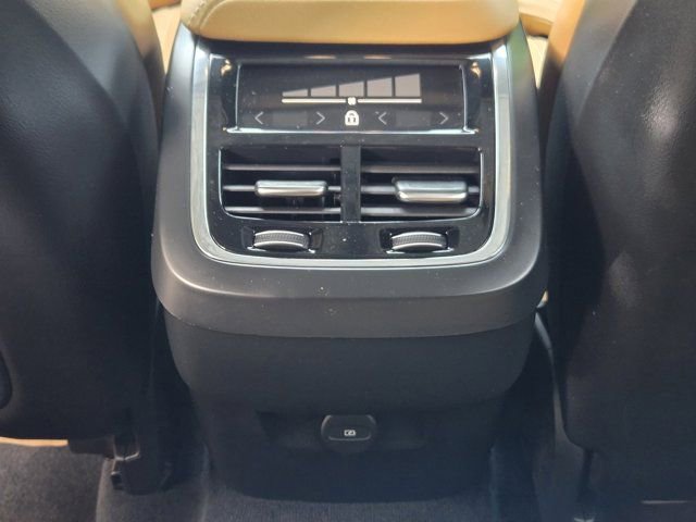 Used 2023 Volvo XC60 B5 Ultimate w/ Protection Package Premier image 30