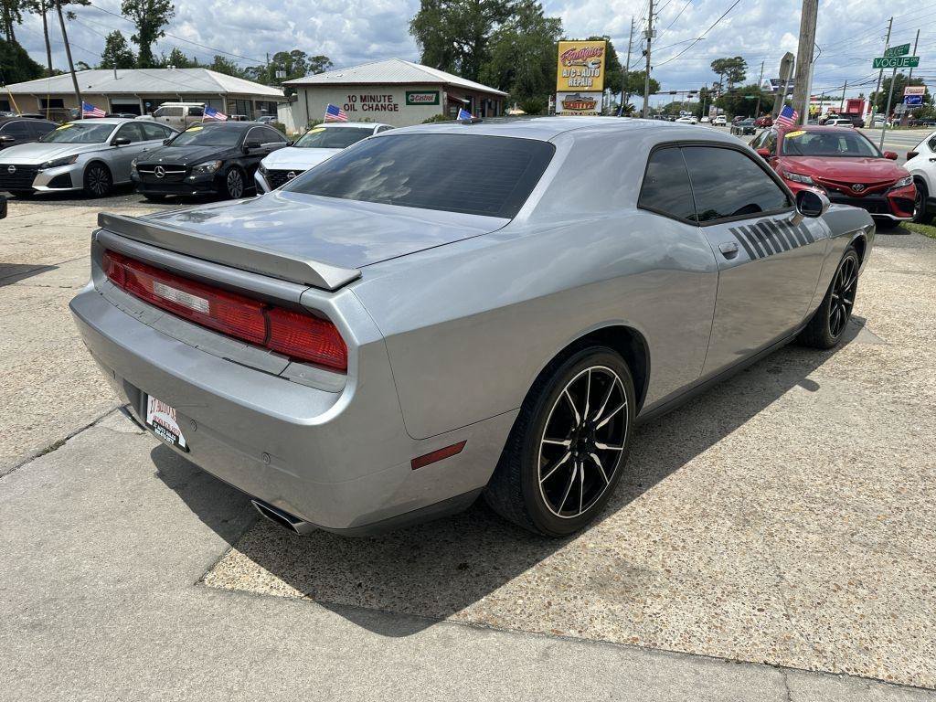 Used 2014 Dodge Challenger R/T RWD image 5