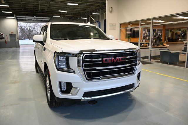 Used 2021 GMC Yukon XL SLT w/ SLT Premium Package image 3