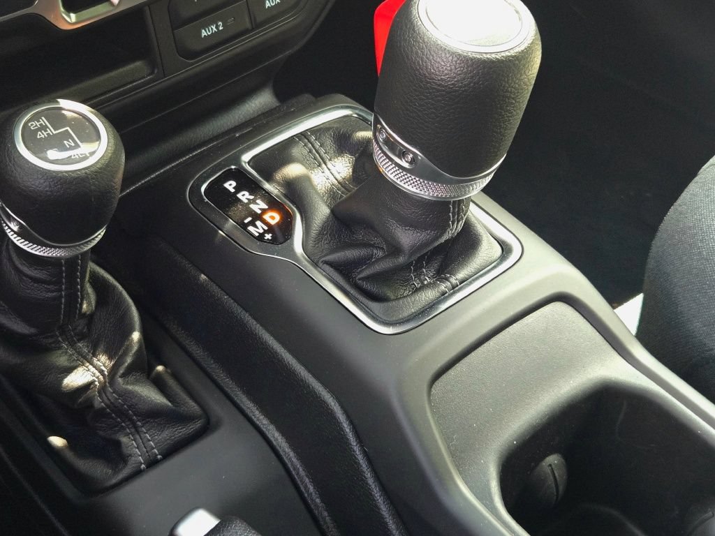 Used 2025 Jeep Wrangler Unlimited Sport AWD/4WD image 27