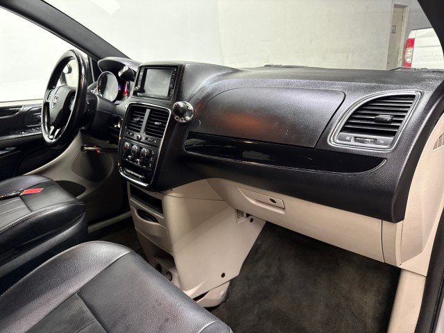 Used 2017 Dodge Grand Caravan SXT w/ Rear Park Assist Package FWD image 22